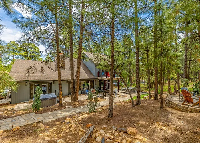 Holiday home Big R Hot Tub Arcades Large Deck Retreat Near Attractions