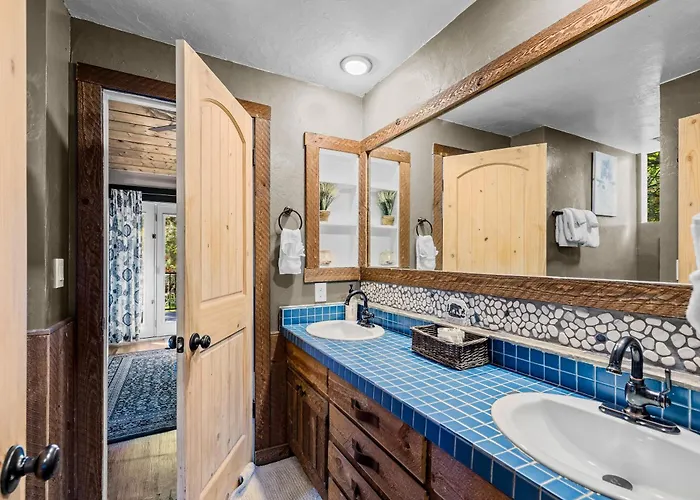 Big R Hot Tub Arcades Large Deck Retreat Near Attractions Flagstaff