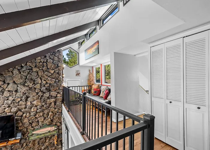 Big R Hot Tub Arcades Large Deck Retreat Near Attractions Holiday home