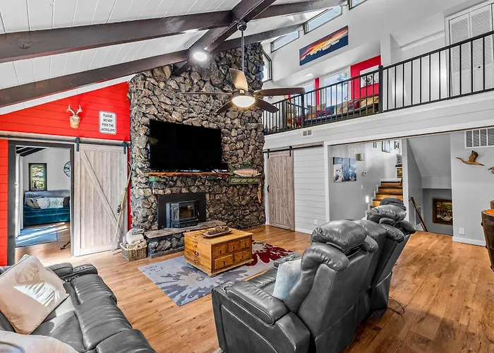 Holiday home Big R Hot Tub Arcades Large Deck Retreat Near Attractions *