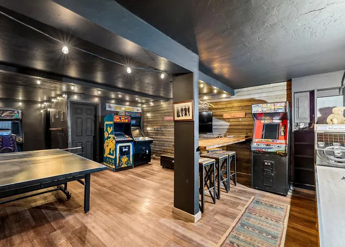Big R Hot Tub Arcades Large Deck Retreat Near Attractions Holiday home Flagstaff