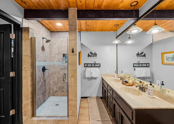 Big R Hot Tub Arcades Large Deck Retreat Near Attractions * Flagstaff