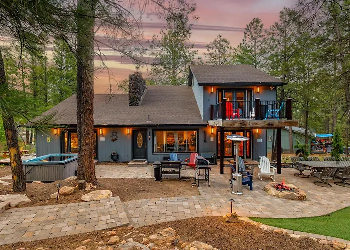 Big R Hot Tub Arcades Large Deck Retreat Near Attractions Holiday home Flagstaff