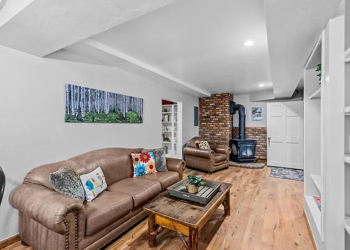 Big R Hot Tub Arcades Large Deck Retreat Near Attractions *