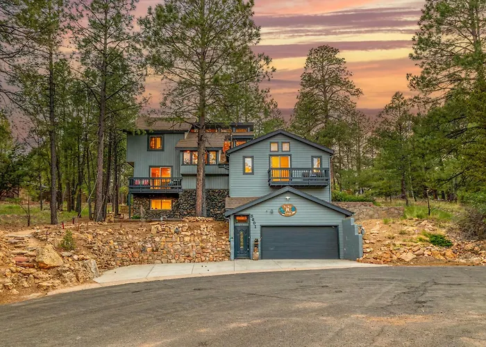 Holiday home Big R Hot Tub Arcades Large Deck Retreat Near Attractions