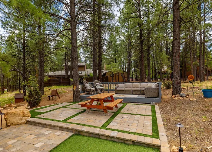 Big R Hot Tub Arcades Large Deck Retreat Near Attractions