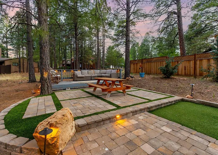 Big R Hot Tub Arcades Large Deck Retreat Near Attractions