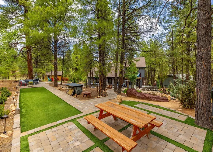 Big R Hot Tub Arcades Large Deck Retreat Near Attractions Holiday home *