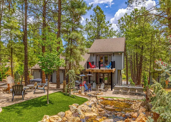 Holiday home Big R Hot Tub Arcades Large Deck Retreat Near Attractions