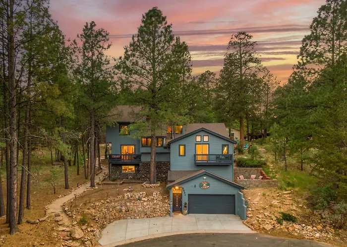 Holiday home Big R Hot Tub Arcades Large Deck Retreat Near Attractions *