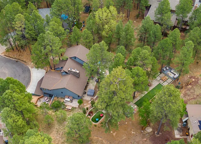 Big R Hot Tub Arcades Large Deck Retreat Near Attractions *