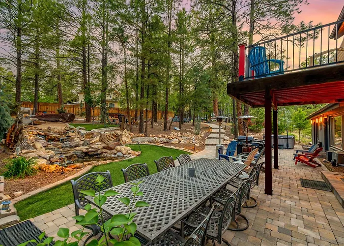 Big R Hot Tub Arcades Large Deck Retreat Near Attractions