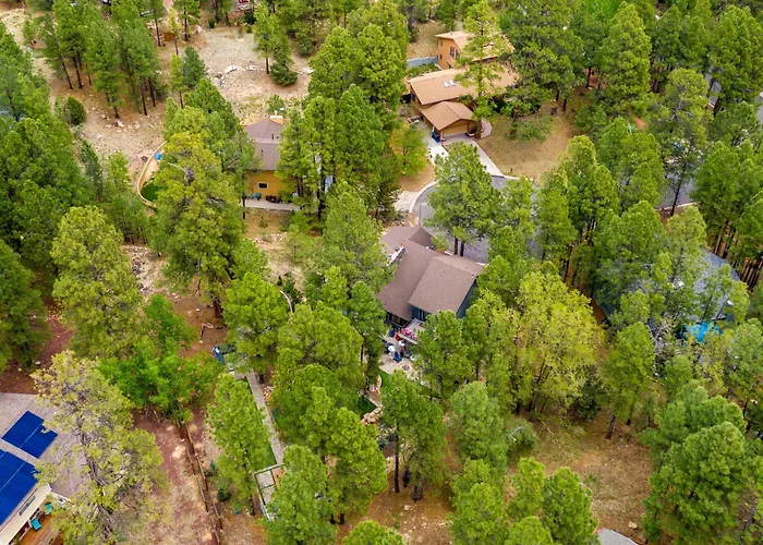 Holiday home Big R Hot Tub Arcades Large Deck Retreat Near Attractions