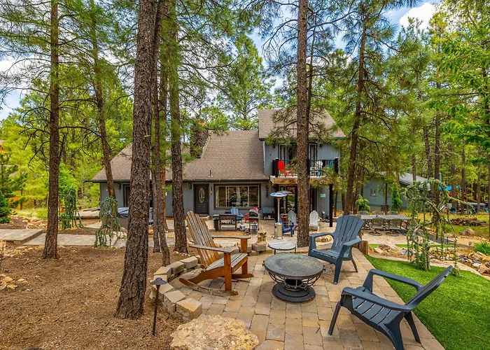 Big R Hot Tub Arcades Large Deck Retreat Near Attractions Holiday home *