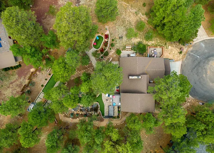 Big R Hot Tub Arcades Large Deck Retreat Near Attractions Holiday home Flagstaff